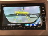 リバースギアに入れるだけで後方の表示へ切り替わります。夜間や雨の日の駐車も楽になりますよ。