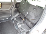 ◆チップアップ&ダイブダウン機構付【ULTR SEAT】は後席座面を左右分割で跳ね上げることができます。トランクで積載できない背の高い荷物をラクラク収納できます。ホンダ車ならではの人気装備です。