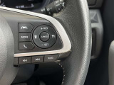 ステアリングスイッチ右側 LKCスイッチ、電話スイッチ、全車速追従機能付ACC操作スイッチ、オーディオ操作スイッチ。 前方から目を離すことなく操作できます!