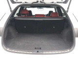 荷室の容量は612リッター。後席を畳まなくても9.5インチのゴルフバッグが4つ積むことが可能です。