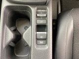 スマートな電子制御式パーキングブレーキに加え、渋滞時などでブレーキペダルから足を離しても停車を維持するオートブレーキホールド機能により、運転がより快適になります。