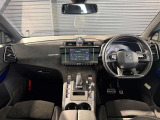 スッキリとまとめられた運転席周りで、運転を楽しくさせる内装です。まさにcockpitです!