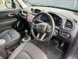ステアリングを握ればJeepワールドが目の前に広がります!