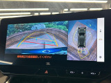 【パノラミックビューモニター】専用のカメラにより、上から見下ろしたような視点で360度クルマの周囲を確認することができます☆死角部分も確認しやすく、狭い場所での切り返しや駐車もスムーズに行えます。