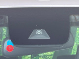 【ホンダセンシング】走行中に前方の車両等を認識し、衝突しそうな時は警報とブレーキで衝突回避と被害軽減をアシスト。より安全にドライブをお楽しみいただけます。