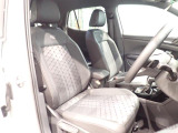 楽な姿勢で座ることが出来るので長時間の運転でも疲れにくいですし体もぶれにくいですよ。