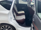コンパクトな車ですが、後席も充分なスペースを確保しています。足元空間も広くリラックスしてドライブが楽しめます。