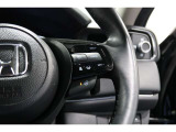 Hondaセンシングの機能のひとつ、アダプティブクルーズコントロール付!アクセルから足を離しても設定したスピードと前車との車間を保ち走行してくれます!車線維持もアシスト☆高速道路で疲労軽減ですね☆