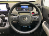 【純正革巻きステアリング】上質な革を使用することで、手にしっかり馴染みとても運転しやすいハンドルです♪