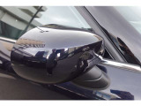 自動防眩機能を備えたルームミラー。ETC車載器を搭載しておりスタイリッシュかつ機能性を兼ね備えております。