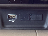 USB入力端子を装備しており、外部機器から音楽を再生できます。