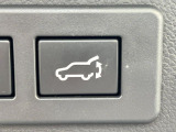 【パワーバックドア】スマートキーや運転席のボタンを押すだけでリアゲートが自動で開閉します!荷物を持っている時や、高い位置にあるバックドアを閉める際に便利な機能です♪