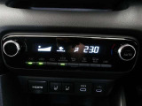 オートエアコンです。車内を設定温度に保ち、快適空間をキープします。