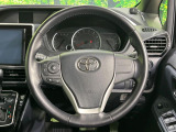 【純正革巻きステアリング】上質な革を使用することで、手にしっかり馴染みとても運転しやすいハンドルです♪