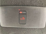先進事故自動通報システム。急病時やあおり運転等の危険を感じたときには、SOSコールスイッチを押して下さい。事故発生時には、エアバック展開と連動し自動通報され、オペレーターが緊急連絡をサポート致します。