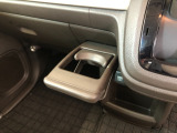 【ドリンクホルダー】こちらにドリンクホルダーがついています!