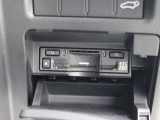 広がる運転支援サービスETC2.0搭載。全国の高速道路に設置されたITSスポットと双方向通信を図り、広域な道路交通情報や安全運転をサポートする情報を得て、音声やナビ画面上にタイムリーにお知らせします。