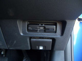 ETCは運転席の下側に装備されています