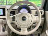 インテリアに合わせたデザインのステアリングは、運転される方のことも考え、運転しやすい形状、大きさです。是非一度、実際に触ってお確かめください。