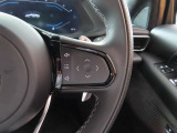 ステアリング右側は、メディアや車両情報の確認操作を行えます。