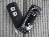 ◆スマートキー◆カギをバッグやポケットに入れたままでもドアロックの開閉ができる『スマートキー』付き!雨天や暗くなってもカギを取り出す必要がなくドアの開錠&エンジンも始動できます