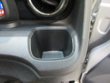 運転席側の手の届きやすい位置にドリンクホルダーが付いています。