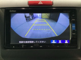バックをするとき自動でリアの様子が映る『リアカメラ』付き! 画面で確認しながらバックが出来るので駐車の時も安心です。