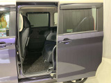 【両側オートスライドドア】子供を乗せたりするのにも隣のお車を気にせずストレスフリー★雨の日などはリモコンキーからドアの開閉ができとても便利な両側オートスライドドア★