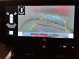 バックガイドモニターで、後方を確認しながら安心して駐車することができます。運転初心者も熟練者も必須の機能ですよ!