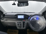 落ち着いたカラーの内装で、ゆったりと運転したい方に。