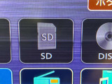 音楽SDカード入ります。