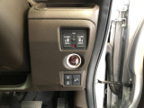 【両側電動スライドドア】リモコンや運転席のスイッチ操作のほか、ドアハンドルを少し引くだけでリアドアが自動開閉します♪