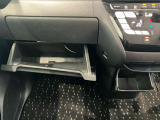 車検証入れになどにも使える便利な収納BOXあります。