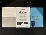 スマートキーは鍵をバッグに入れたままでもドアロックの開閉やエンジンのON・OFFができます。夜間や雨の日も鍵を探さなくて良いので便利です。
