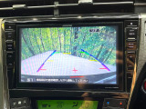 【バックカメラ】駐車時に後方がリアルタイム映像で確認できます。大型商業施設や立体駐車場での駐車時や、夜間のバック時に大活躍!運転スキルに関わらず、今や必須となった装備のひとつです!