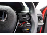 Hondaセンシングの機能のひとつ、アダプティブクルーズコントロール付!アクセルから足を離しても設定したスピードと前車との車間を保ち走行してくれます!車線維持もアシスト☆高速道路で疲労軽減ですね☆
