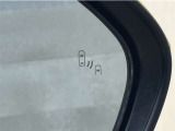 車線変更時の後方確認をアシストしてくれるブラインドスポットモニター!ドアミラーの死角を検知してくれるから車線変更もスムーズです。