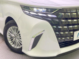 【三眼LEDヘッドライト】スタイリッシュな見た目の三眼LEDヘッドライトを装備♪スタイルだけでなく、夜間の走行も視界良好で安心してお乗りいただけます。