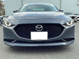 デイライト搭載。このデザイン、MAZDA3のカッコよさを物語ります。もちろんオートライトつきです。