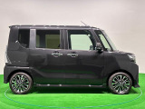 ドアは約90度に開くので荷物も積み込みやすく、乗り降りもしやすい♪ ロングドライブも快適に過ごせる工夫がいっぱいです♪♪