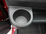 カップホルダーは運転席や助手席からちょうど手の届く位置です!!