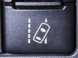 車線逸脱警報装置を装備しております。