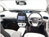 オシャレなインテリアで運転する気分も盛り上がりますよね^^