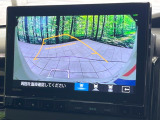 【バックカメラ】駐車時に後方がリアルタイム映像で確認できます。大型商業施設や立体駐車場での駐車時や、夜間のバック時に大活躍!運転スキルに関わらず、今や必須となった装備のひとつです!