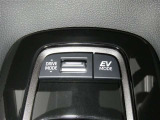 【充電用USB端子】デバイスの充電に便利です。※実際の接続端子は写真で確認or店舗までご気軽にお問合せください♪