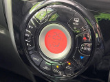 【オートエアコン】一度お好みの温度に設定すれば、車内の温度を検知し風量や温度を自動で調整。暑い&hellip;寒い&hellip;と何度もスイッチ操作をする必要はありません。快適な車内空間には必須の機能ですね♪