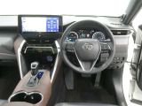 運転席からの視界はこんな感じです☆お気軽にご来店いただき、実際に座って是非お確かめください。ドライバーに寄り添う快適な操作フィールをもたらすステアリングです。