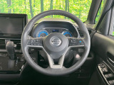 インテリアに合わせたデザインのステアリングは、運転される方のことも考え、運転しやすい形状、大きさです。是非一度、実際に触ってお確かめください。