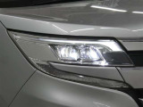 LEDヘッドライトです。デザイン性がよくとても明るいので、夜間の走行や悪天候でも安心です。しかも長寿命!