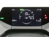 各操作スイッチは使いやすい位置に配置され、とっても見やすいメーターです。夜間時はラグジュアリーな気分にさせてくれる照明が魅力ですので、夜のドライブも楽しみになりますよ♪